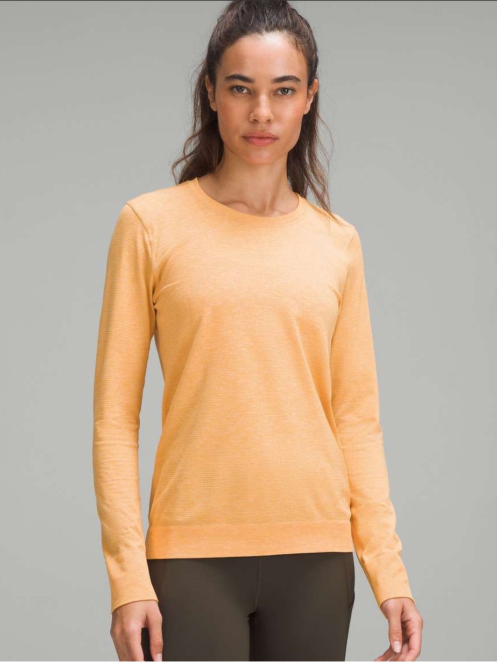 Lululemon Swiftly Relaxed Long-Sleeve Shirt
Summer Glow / Mango Dream size 4